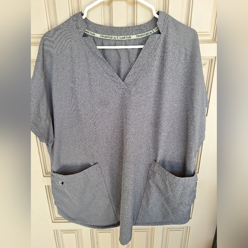 Cuddle Duds Women's Gray Scrub Top V-Neck Scrub Top Plus Sz2X Pockets Short Slee
